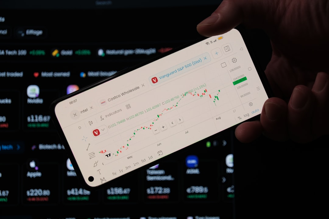 KRX 금시장, 금 ETF 앱, 골드뱅킹 통장, 실물 금을 상징하는 다양한 금 투자 방법 아이콘