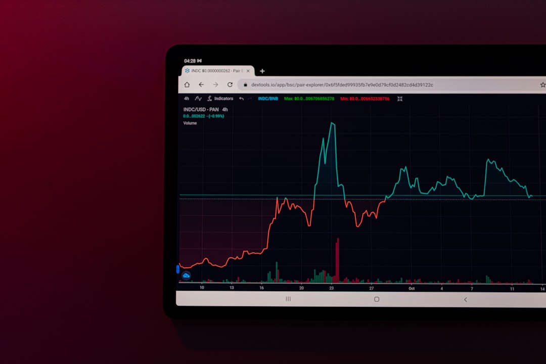 미국 ETF 투자의 성장 잠재력을 상징하는 도시 전경과 주식 차트