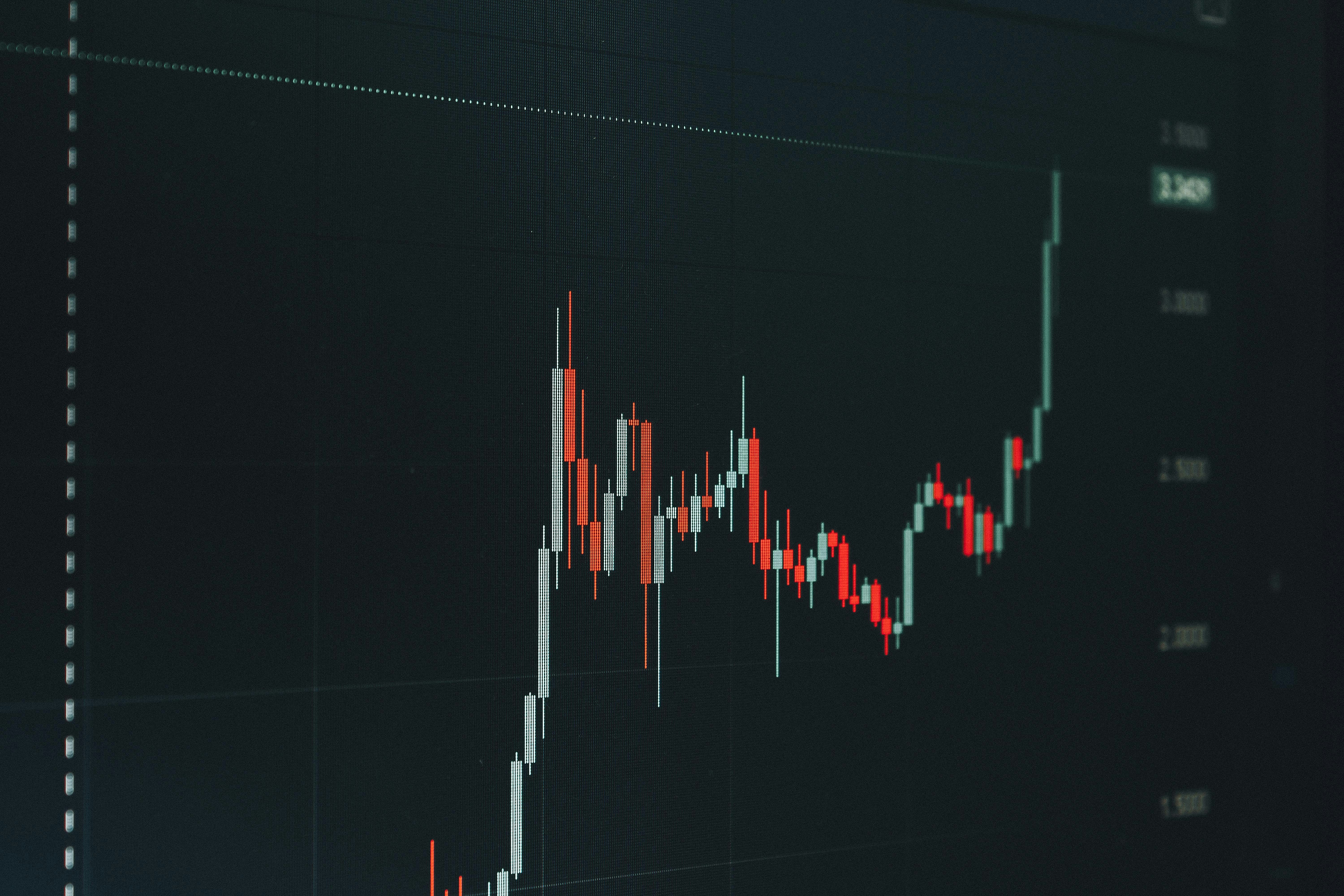 ETF 시장의 성장과 역동적인 투자 환경을 보여주는 추상적인 금융 차트 이미지.